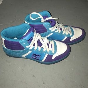DC skateboarding tennis shoes